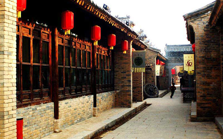 民居建筑在旅游規(guī)劃中有有一米的青磚臺階與街道銜接