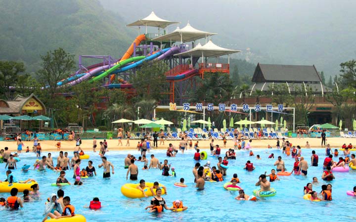 蘇州樂(lè)園森林水世界正式營(yíng)業(yè)首日接待游客近萬(wàn)人